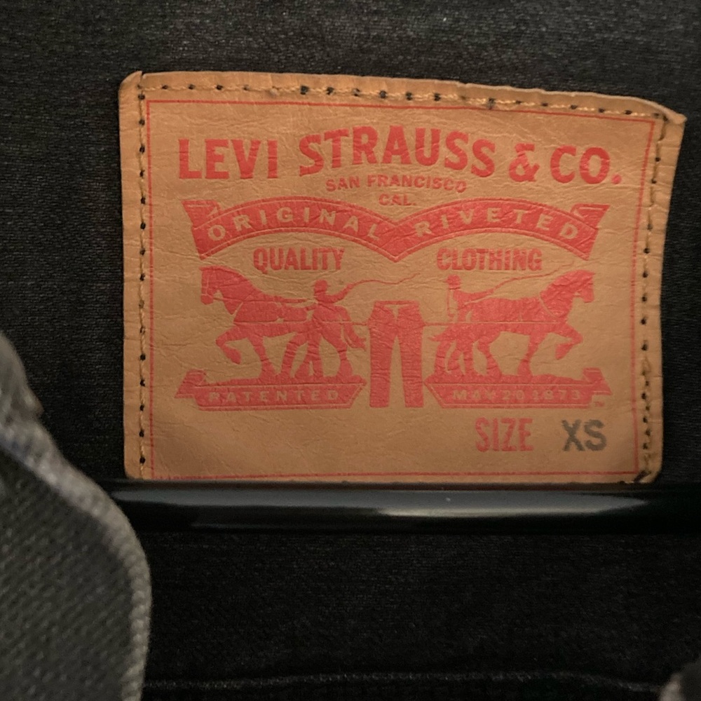 Black Levi’s Denim Jacket - Picture 5 of 8